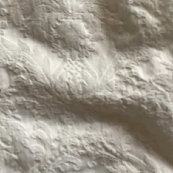 Beautiful jacquard white cropped Zara pants.  Large. Like new - Picture 3 of 3